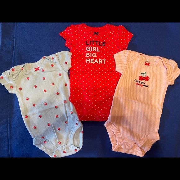 Lot of 3 Carter’s Onesies - Picture 2 of 4